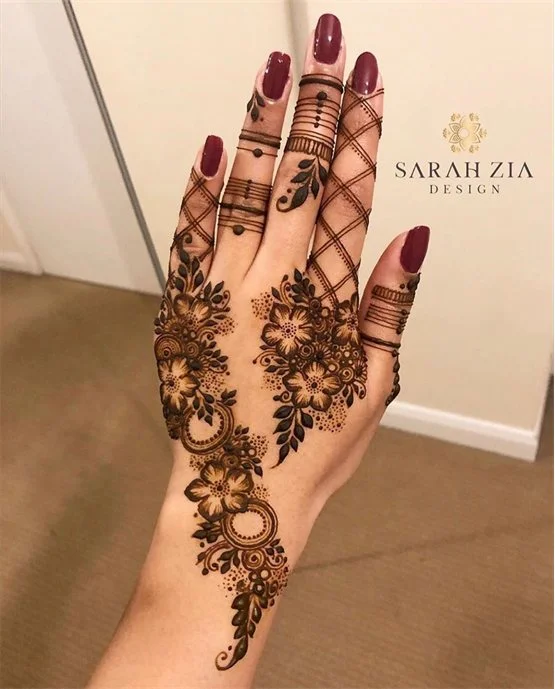 Stunning Dots With Tassel Along Back Hand Mehndi Design